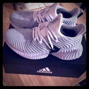 Adidas alphabounce instinct J like new w/box
